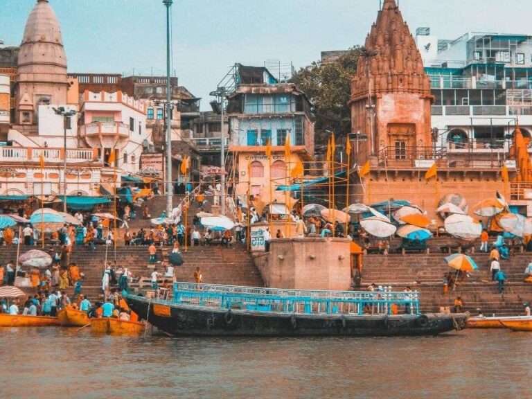 Banaras: The City Of Ghats | Varanasi Tourism - Travelling Legend