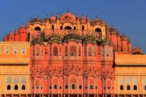 visit Hawa Mahal in Jaipur trip under 6000