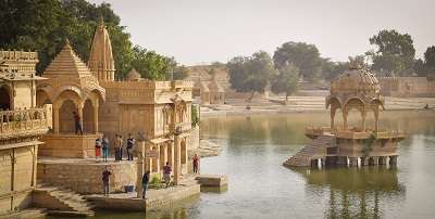 Fort in Jaisalmer near a pond is the most romantic Places to visit this Valentine's day