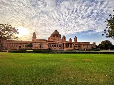 Umaid Bhawan palace under blue sky and green grass lawn in Jodhpur Itinerary