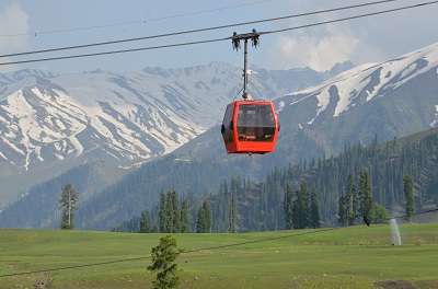 rope way in Gulmarg is one of the best part of Kashmir Tourism which one should never miss