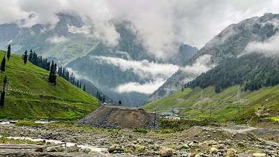 Sonmarg is a must visit place in Kashmir