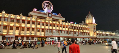 people arriving at Varanasi Junction railway station for their 3 days trip