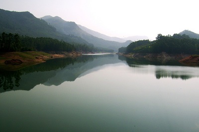 Beautiful lake at a very serene and place in Munnar