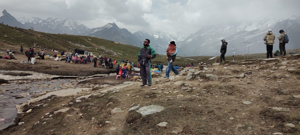 Tourist standing right in the middle of Rohtang Valley on Manali